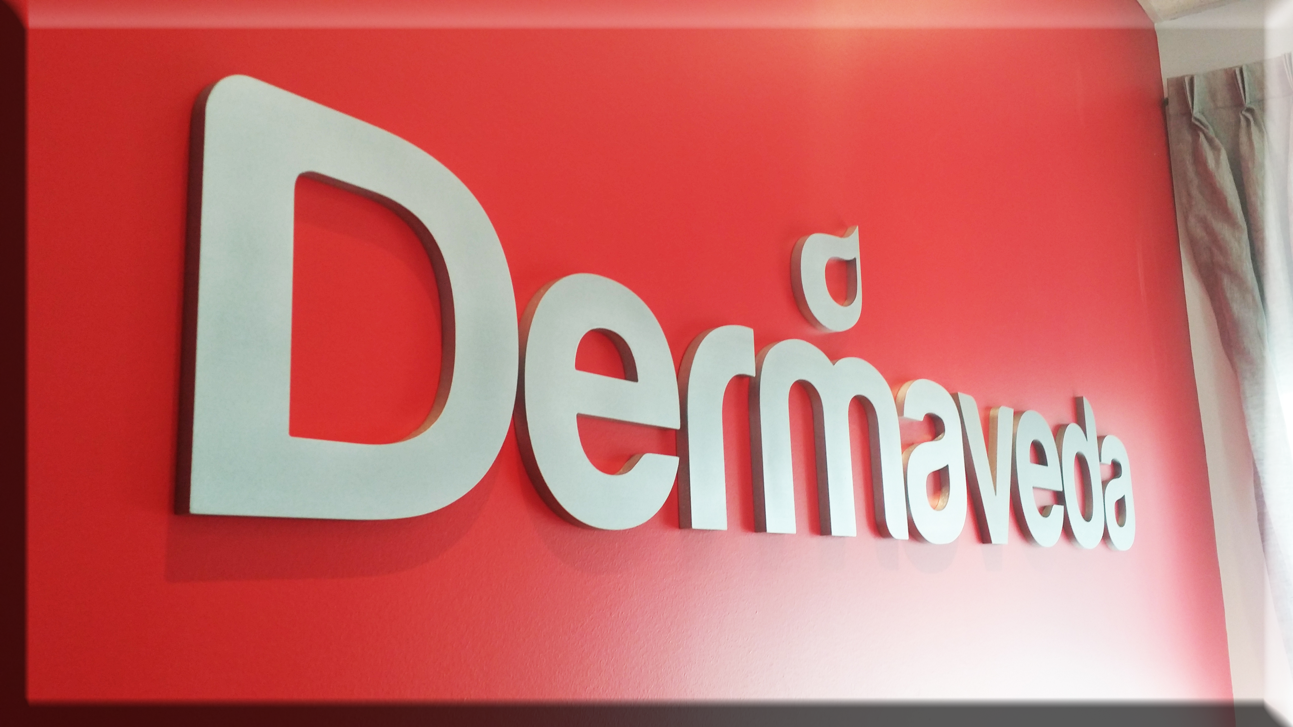 Logo mural 3D, Dermaveda